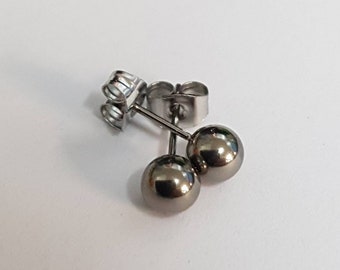 Titanium stud earrings for sensitive ears