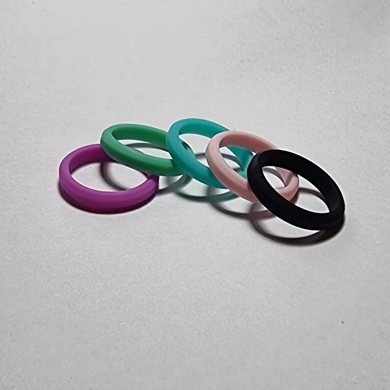 4 mm avfasad silikonvigselring | Silikonarmband för kvinnor | Ring för aktiv livsstil | Gym, resor och arbete | Vattentät bild 12