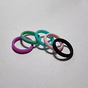 4 mm avfasad silikonvigselring | Silikonarmband för kvinnor | Ring för aktiv livsstil | Gym, resor och arbete | Vattentät bild 13