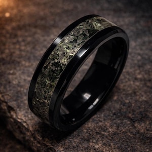 Anillo de moldavita de cerámica negra hecho a mano: anillo verde brillante