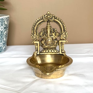 Artshai Set Di 2 Diya In Ottone – Lampada A Olio Floreale Per Pooja, Altezza 5 Cm, Artigianale Indiano