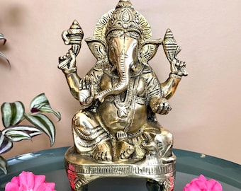 Estatua de Ganesha de latón de 23 cm, ídolo de Ganapati sentado en un taburete, figura de Vinayaka para el templo del hogar, regalo de buena suerte y de inauguración de casa para amigos.