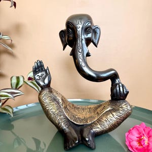 Brass Ganesha Statue 20CM, Brass Modern Ganesha Idol for Home Decor, Unique Ganesha Statue,Modern Vinayaka Good Luck,Ganesha for Indian Gift