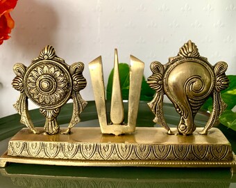 Mässing Shankha Chakra Namam bordsdekor, Lord Vishnu Heliga Symboler, Handgjorda Hindu Temple Pooja Mandir Dekor, Tirupati Balaji Pooja Altar