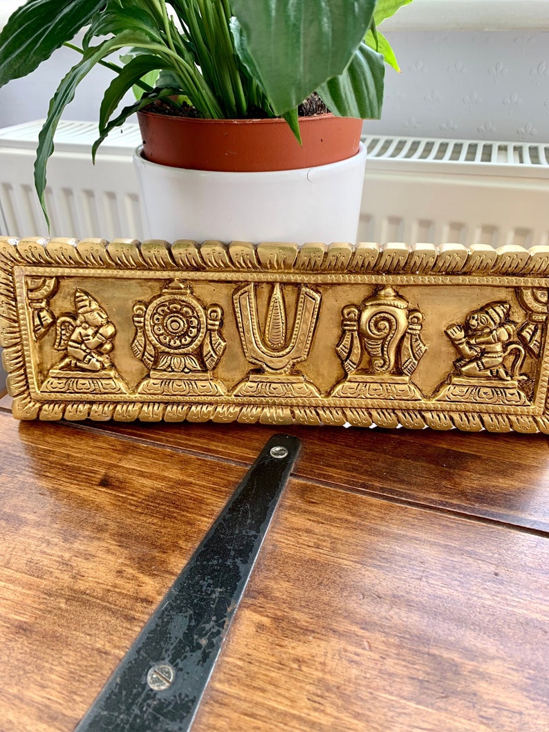 Väggbonad i mässing, Vishnu Shankh Chakra Namah, hinduisk Pooja i mässing, andlig väggkonst för hemmet, inflyttningspresent i mässing bild 3
