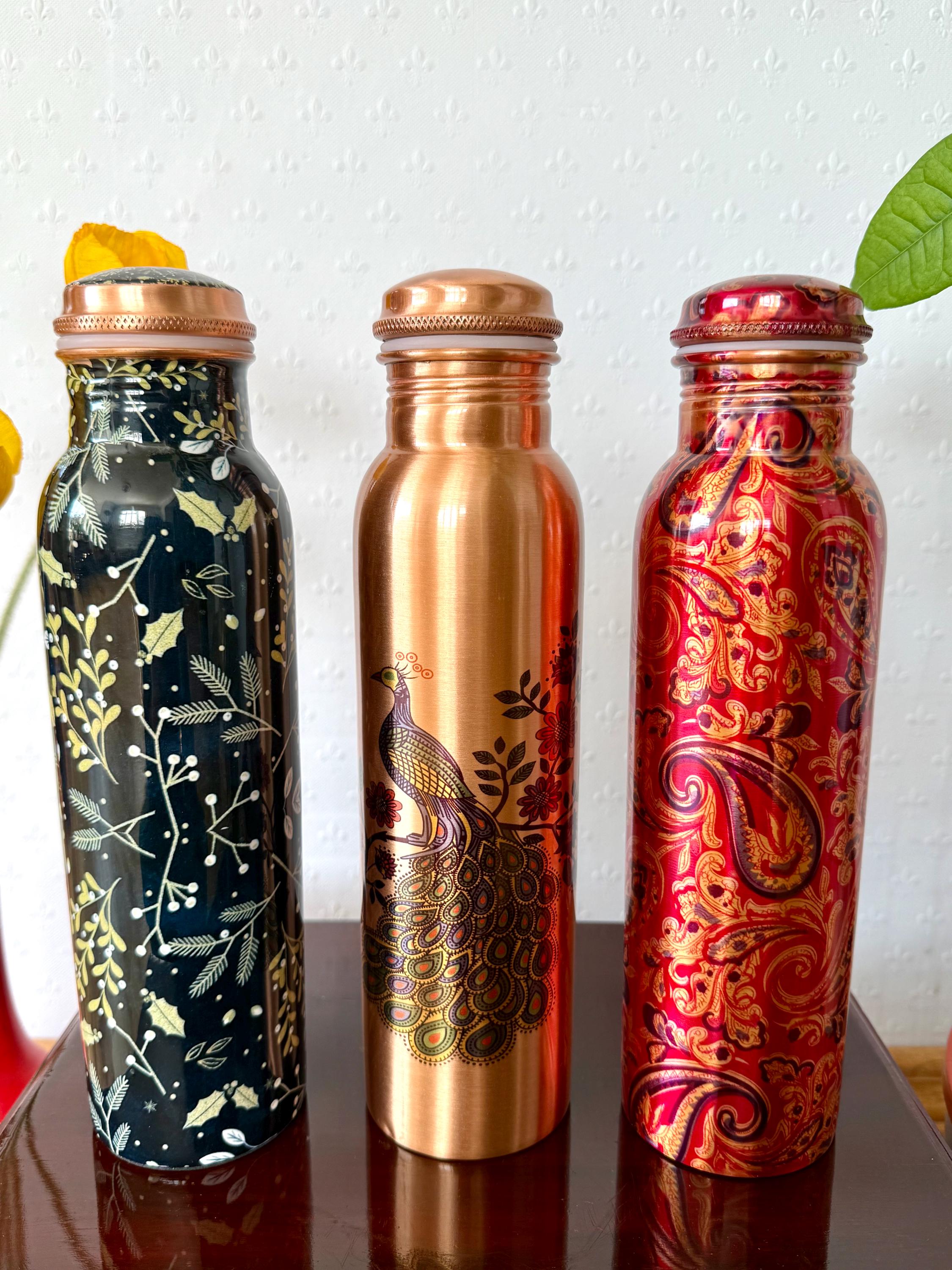 Ensemble 2 Bouteilles Eau En Cuivre Pur 1000ml + 2 Gobelets - Martelé, Ayurvédique, Bouchon étanche - Avec Dessous De Verre Offert