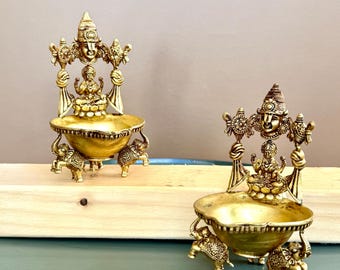 Par de lámparas de latón Lakshmi Balaji Diya para el templo del hogar. Lámpara de aceite de latón Vishnu Laxmi hecha a mano para la puja, el mandir y la decoración de Diwali. Regalos espirituales.