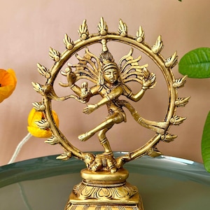 Statua di Nataraja in ottone, statua del Signore Shiva, idolo di Shiva danzante, Signore della danza, Shiva Nataraja, scultura di Nataraja, altare del tempio domestico Mandir