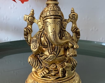 ヴィンテージの小さなブロンズ製ガネーシャ像：インドの家庭寺院の装飾