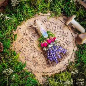 ミニクリスタル祭壇シナモン魔女のほうき/箒、保護、護り、祭壇保護、ジャンプ・ザ・ブルームミニ、クォーツ、エネルギー増幅