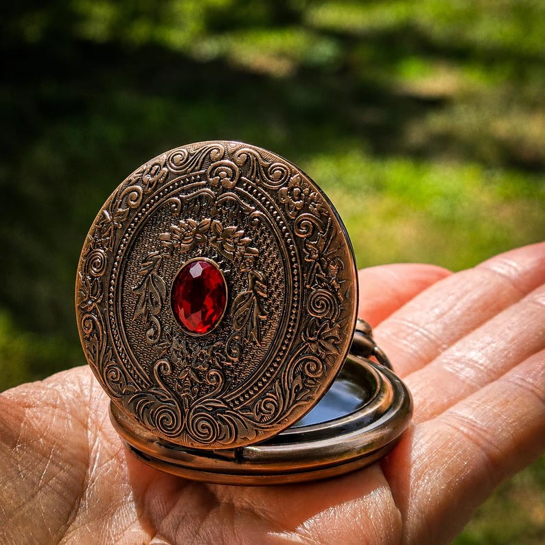 Seer’s Veil Black Scrying Mirror Pocket Watch – Gothic Witchcraft Divination Tool, Portable Wiccan Altar & Occult Meditation Mirror Bronze Red Gem