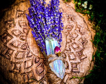 Lavender Wand with Aura Quartz & Rosebud – Dried Lavender Bundle – Home Decor or Gift – Natural Floral Crystal Arrangement (8–10&quot;)