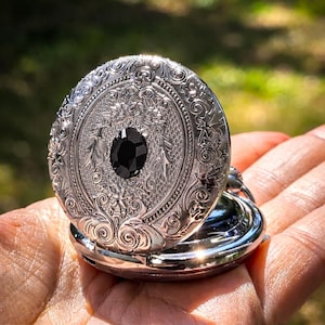 Zegarek kieszonkowy z czarnym lustrem do wróżenia „Seer’s Veil” – narzędzie do wróżenia w stylu gotyckim, przenośny ołtarz wiccański i lustro do medytacji okultystycznej