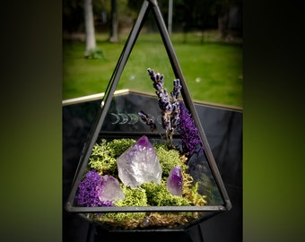 Moon Crystal Garden – Amethyst Terrarium Decor – Hanging or Standing Glass Display – Moss & Stone Arrangement – Nature-Inspired Gift