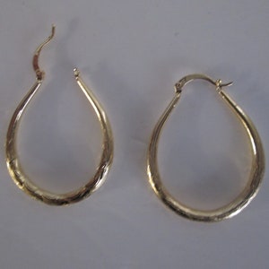 Pretty Gold Rolled Earring For Women Drop Type