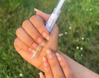 Aceite para cutículas de manzanilla, romero y limón en lápiz: Cuidado natural de las uñas