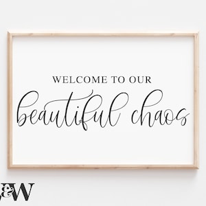Benvenuti nel nostro bellissimo caos SVG / Cartello fattoria SVG / Benvenuto SVG / Citazione famiglia SVG / Cartello casa SVG / File Cricut / Download digitale