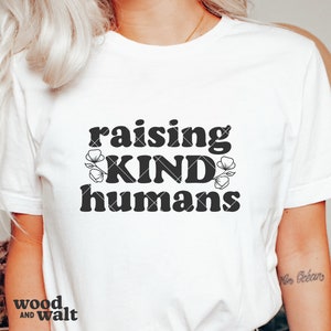 Élever des humains bienveillants SVG PNG | SVG Fête des Mères | Svg chemise maman | La vie de maman Svg | Svg maman inspirante | Élevez-les aimables Svg | Maman citation Svg