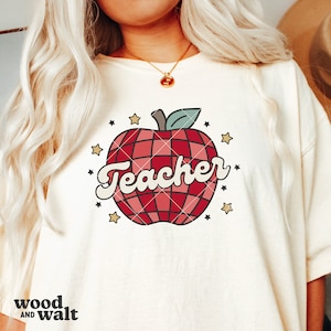 Professora Apple Retro SVG PNG | Camiseta Professora SVG | Modo Professora Dia Inteiro Svg | Feito Para Ensinar Svg | Escola Maçã Svg | Sublimação Professora