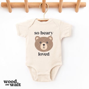 So Beary geliebt SVG | Baby Body Sublimation | Kinder T-Shirt Motiv | Gender Neutral Cut Datei | Neugeborenen Outfit PNG | Sofort Download