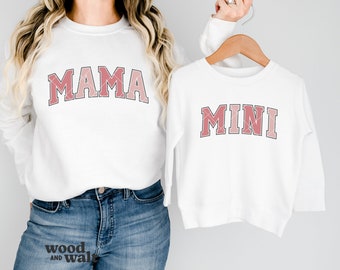 Mamá y mini SVG PNG / Camisa a juego SVG / Diseño de madre e hija / Mamá universitaria Svg / Mini universitaria Svg / Mamá yo Svg / Sublimación