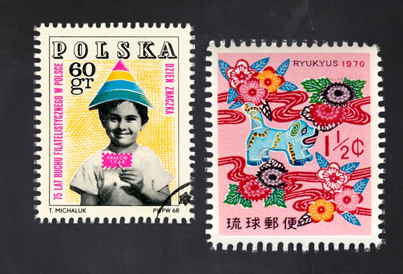 Puede incluir: Dos sellos postales, uno de Polonia con un ni&ntilde;o que lleva un gorro de fiesta y sostiene un sello, y otro de Ryukyu con un perro azul y flores, ambos con texto.