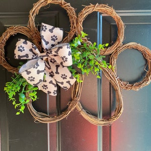 Paw Print Wreath, Dog Wreath, Dog Mom Gifts, Gifts for Dog Moms, Paw Print Decor, Dog Decor, Wreaths for Dog Lovers, Wreaths for Everyday