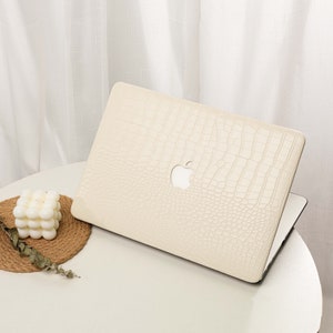 Crocodile Print Classic White Hard MacBook Case, Neutral Crazing Laptop Case, Protect for MacBook Air 13 MacBook Pro 13 14 16 2022 2021 image 1