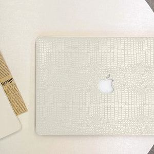 White Crocodile Print Hard Cover MacBook Case, Neutral Laptop Case, Unique Protect Cover for MacBook Air 13 MacBook Pro 14 16 2022 2021