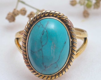 Anillo de latón turquesa hecho a mano: un delicado anillo que no pasa desapercibido.