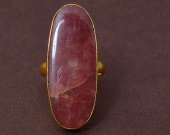 Anillo de latón con rodonita natural: Anillo bohemio de piedra rosa que cubre todo el dedo.