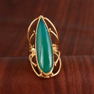 Ręcznie robiony pierścień z zielonego onyksu w kształcie gruszki – mosiężny pierścionek z wyrazistym wzorem