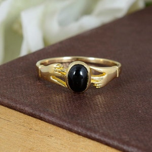 Black Onyx Hand Ring, Gold Onyx Ring, Dainty Ring, Pinky Ring, Hands Ring, Black Stone Ring, Gold Ring, Boho Ring, Promise Ring, Gift Item