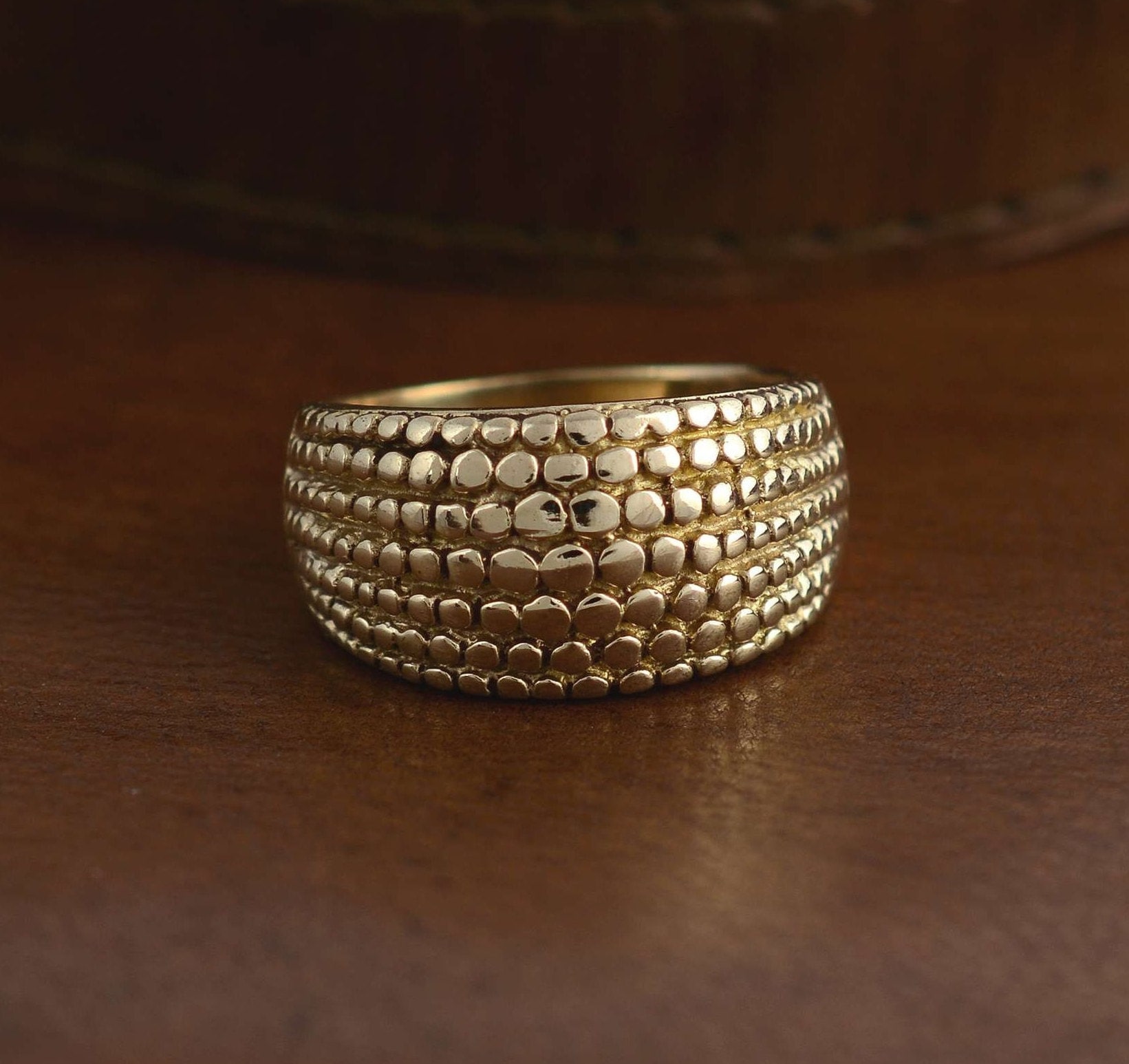 Anello Cupola. Argento placcato oro, perla naturale e rubino | CoRo