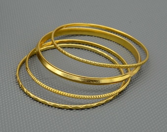 Conjunto de pulseiras folheadas a ouro: Pulseiras empilháveis em latão martelado
