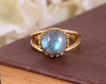Anillo de latón con labradorita arcoíris: Joyería llamativa de estilo bohemio