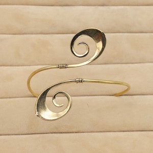 Upper arm cuff arm band spiral handmade made of brass Minimalist spiral bracelet Adjustable ethnic bangle