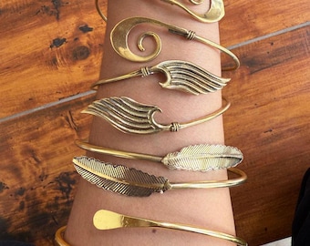 Mosiężny mankiet na ramię: regulowany mankiet w stylu boho tribal