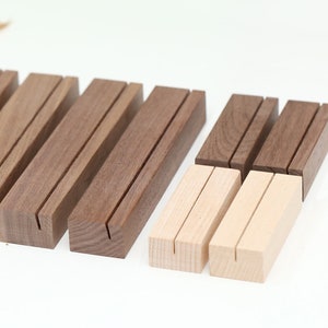 Houten tafelstandaards, naamplaatskaartstandaard, tafelnummerhouders, houten houder met sleuf van 1 mm of 4 mm, naamplaatjehouders, fotohouder, uitnodigingsstandaards