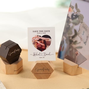Kartenhalter aus Walnussholz, Mini-Fotoständer, Postkarten- und Memoständer, individuell gravierte 4,5 cm * 2,8 cm Fotoständer, Memohalter