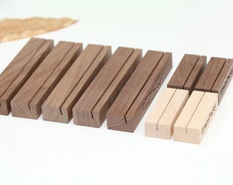 Soportes de mesa de madera, soporte para tarjetas de nombre, soportes para números de mesa grabados a medida, soporte de madera con ranura de 1 mm o 4 mm, soporte para etiquetas de nombre, soporte para invitaciones