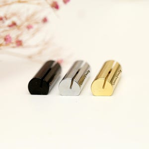 Portatarjetas de acero inoxidable y latón de 30 mm x 15 mm, portatarjetas de oro rosa, portaetiquetas de latón grabado personalizado, portanúmeros de mesa, soporte para invitaciones.