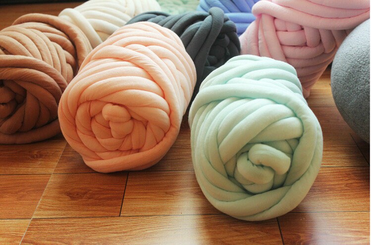 Chunky Yarn Red,Vegan Yarn,Chunky Yarn Bulk,Chunky Wool  Yarn,Bulky Yarn,Giant Yarn,Vegan Soft Yarn,Super Soft Chunky Yarn,Roving  Yarn,Chunky Yarn for Blanket,2kg/4.4lbs
