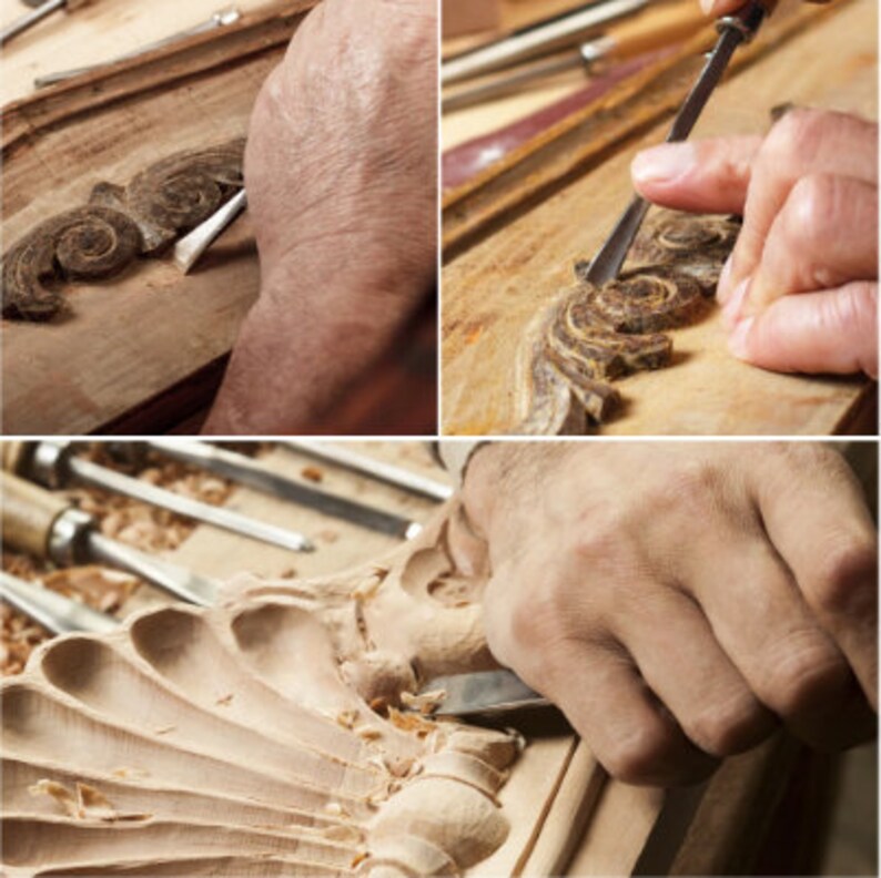 Puede incluir: Un tallador de madera utiliza un cincel para tallar detalles intrincados en una pieza de madera. La madera es de color marr&oacute;n claro y la talla es un dise&ntilde;o floral. Las manos del tallador de madera son visibles en la imagen.