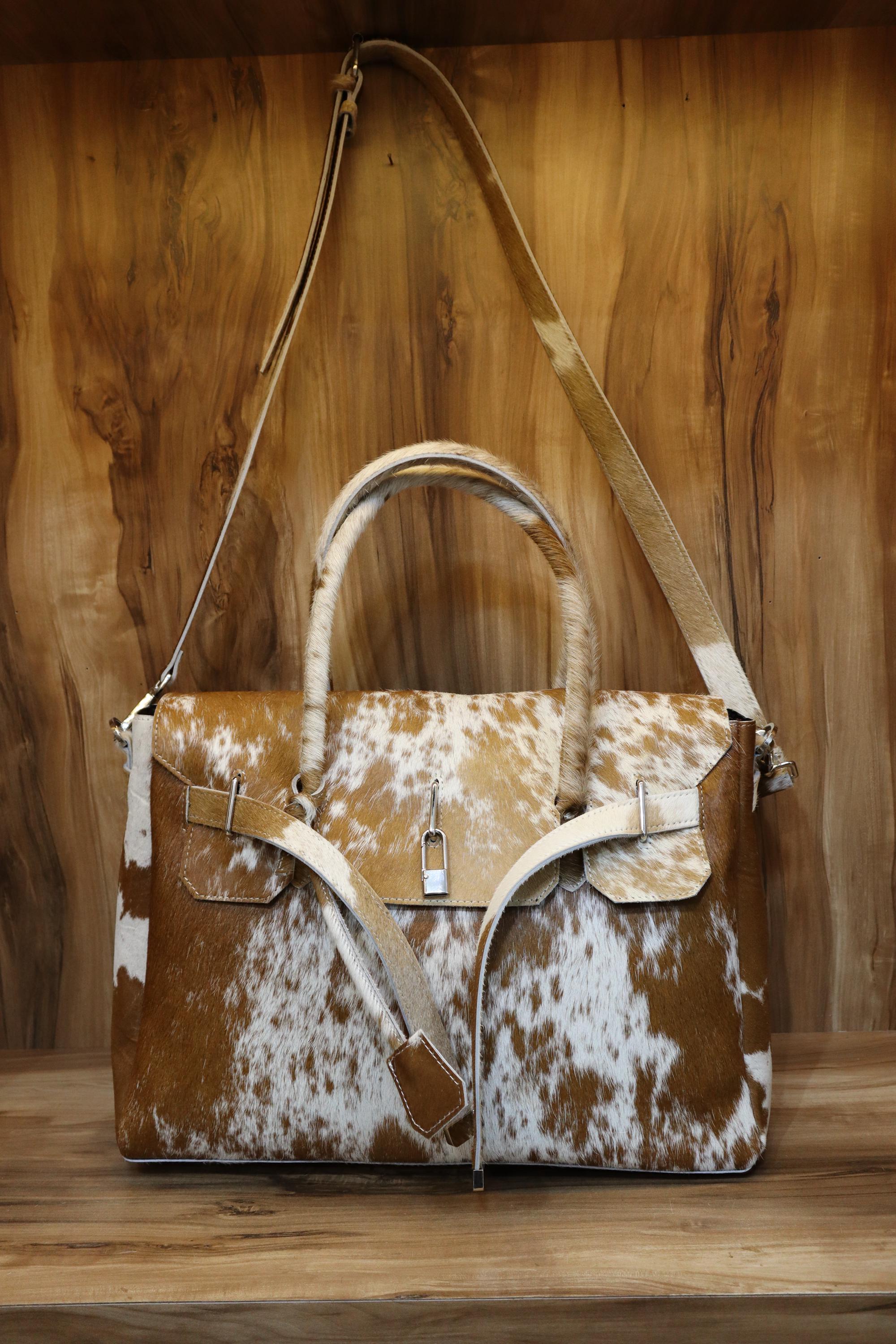 [JILLSTUART]★MONOCHROMATIC COWHIDE TOTE BAG JILLSTUART]☆MONOCHROMATIC COWHIDE TOTE BAG Silver cowhide