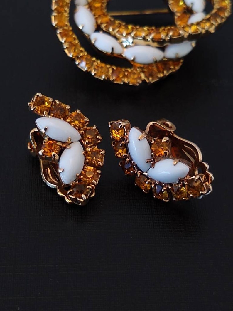 Vintage Amber Rhinestone /& White Matching Brooch and Earrings Set