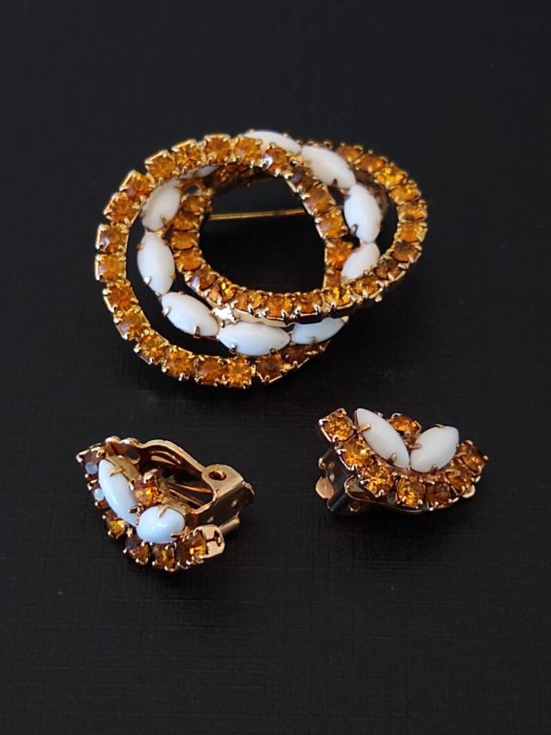 Vintage Amber Rhinestone /& White Matching Brooch and Earrings Set