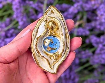 Sacred Palm Goddess "Neela" Clay Sculpture | Meditation Tool | Yoni Art, Mother Earth, Vulva Art