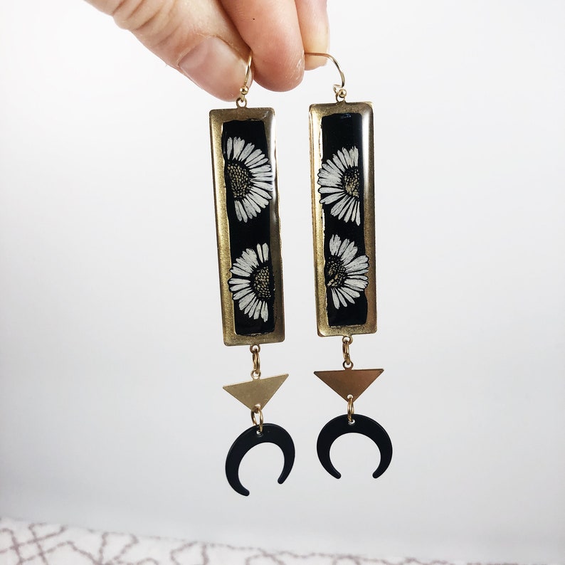Witchy crescent moon earrings Daisy earrings Plant enthusiast gift Real dried flower earrings Botanical earrings Preserved flowers
