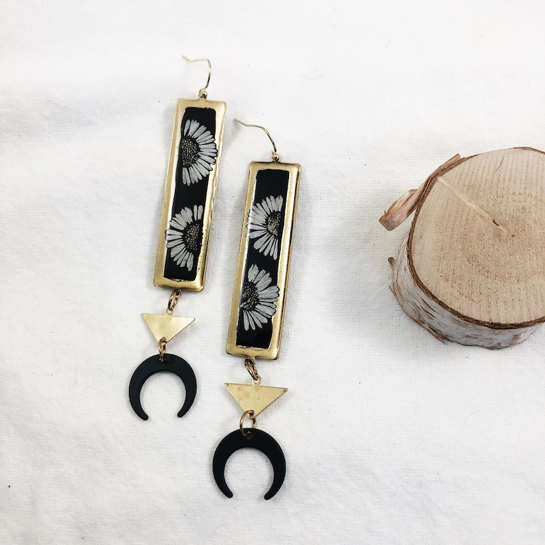 Witchy crescent moon earrings Daisy earrings Plant enthusiast gift Real dried flower earrings Botanical earrings Preserved flowers